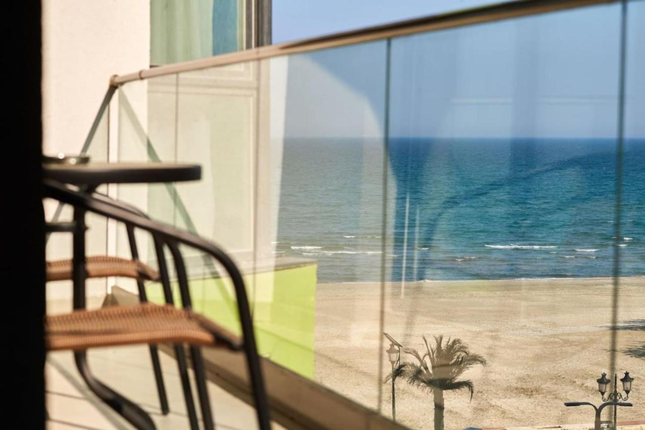 Blue In N Pool דירה