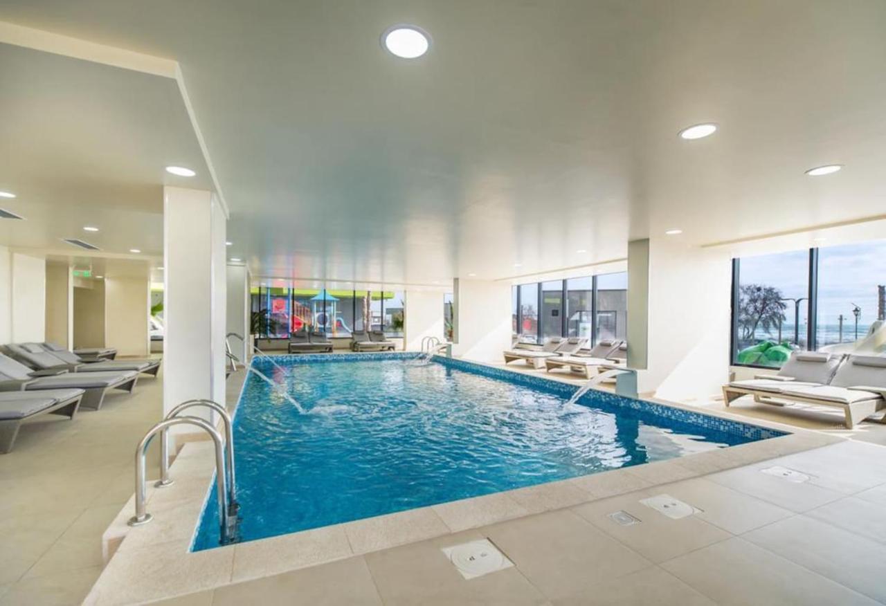 Blue In N Pool *